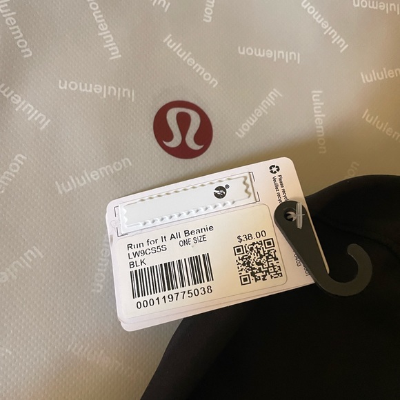 Women’s Lululemon Run For It All Beanie -MSRP $38-Reflective-Pony Tail Opening - Picture 6 of 7